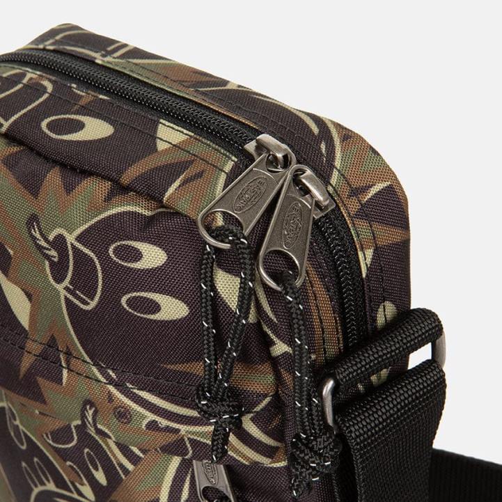 Eastpak degene honderden camouflage schoudertas J2ZH253